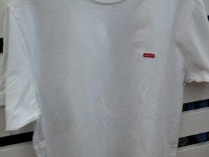 SUPREME（シュプリーム）スモールボックスロゴ Tシャツ　岐阜県各務原市　古着ブランド買取販売ストックヤード