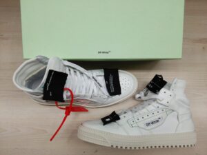 OFF-WHITE　オフコート　スニーカー　入荷