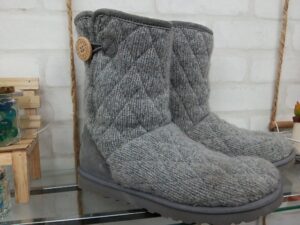 UGG AUSTRALIA キルテッドブーツ入荷