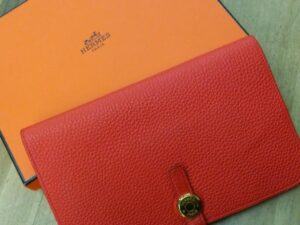 HERMES エルメス 財布 オレンジ　入荷