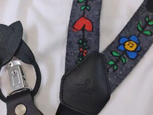🌸【ヴィヴィアン・ウエストウッドのフェルト地フラワープリントサスペンダー、入荷！】🌸