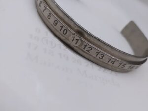 【おすすめアクセ】 指先に宿る”匿名性の美学”。 #MaisonMargiela のナンバーリングが入荷しました✨